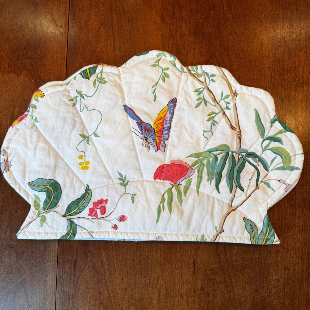 VTG Placemats Set of 4 White Butterfly Floral Scalloped Shell Quilted